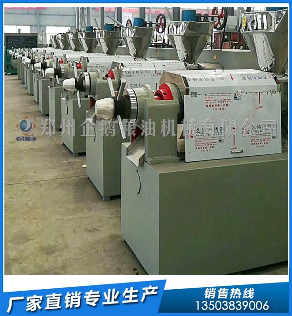 企鵝榨油機:龍田大豆油壓榨和龍大核桃油設備發貨(圖1) 130型榨油機